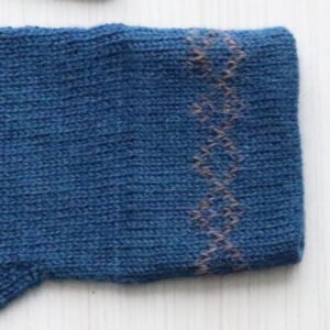 22-4002-NN pfl knitwear manufacturer wholesale gloves baby alpaca with pattern in the cuffs.