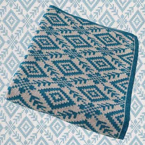 21-5104-01 Knitted throw / blanket (baby) alpaca jacquard knitted reversible.