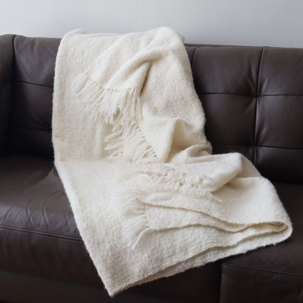 22-9101-NN pfl knitwear wholesale manufacturer Throw / blanket brushed alpaca blend with fringes handwoven.