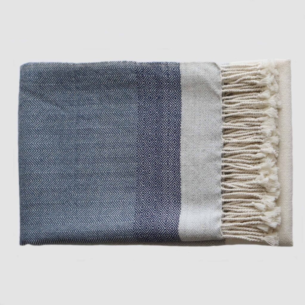 22-9104-01 pfl knitwear wholesale manufacturerBlanket / throw baby alpaca hand woven soft natural throw. 